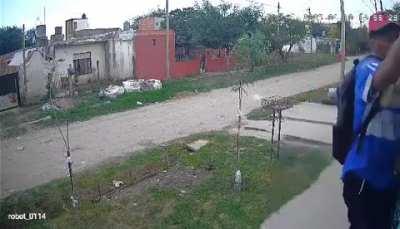 Merlo: Le dio pan al perro para que no ladre y entró a robar