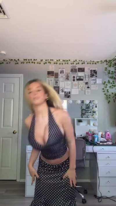 Your fav blonde once again