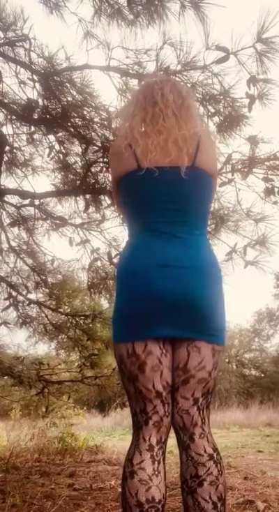 Ass shaking and clapping at the park