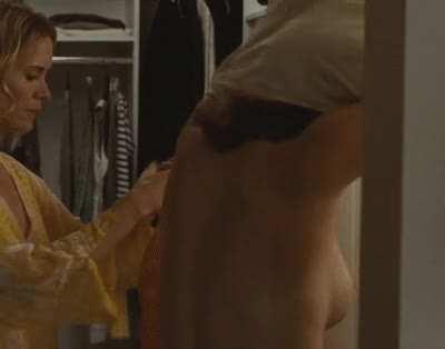 Back view of Elizabeth Olsen