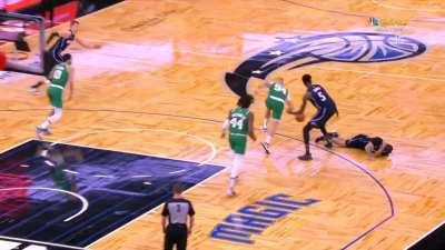 [Highlight] Cole Anthony's face meets Mo Bamba's shoulder