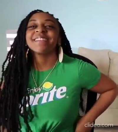 Titties tryna untuck the shirt😝