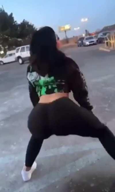 Ari Jiggglinggg To Smoke 💳