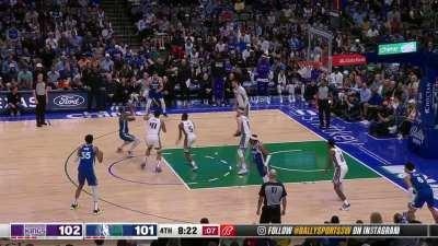 [Highlight] The Mavs and the Kings trade threes and the lead