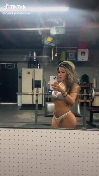 She’s so damn thicc🤤