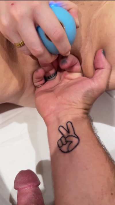 She cums with her rose while I finger her