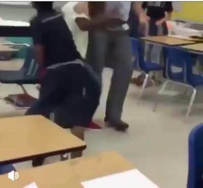 Rare video of Bruce in elementary 😳😳