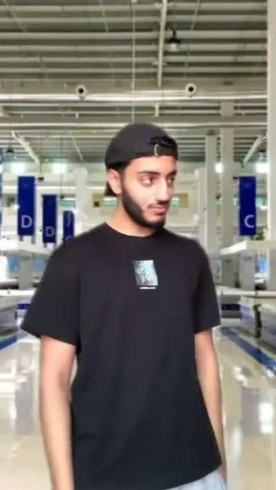 ayee yoooo man's moving mad