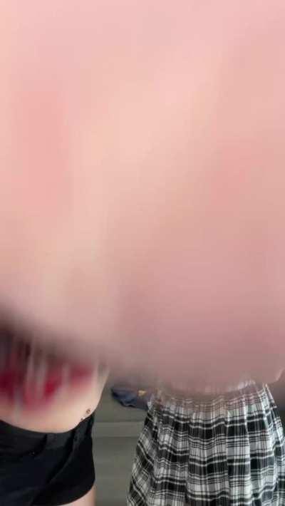 Found a new friend to play with 😈 Let’s find out if blondes really do it better.