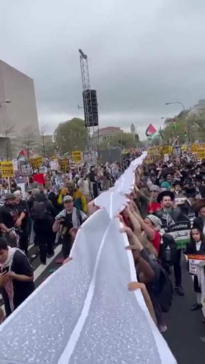 In D.C., A massive banner has been unveiled with the names of Palestinians killed by Israel since October 2023.