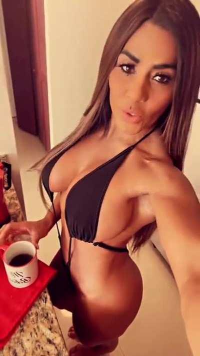 Tomando un café maripily 