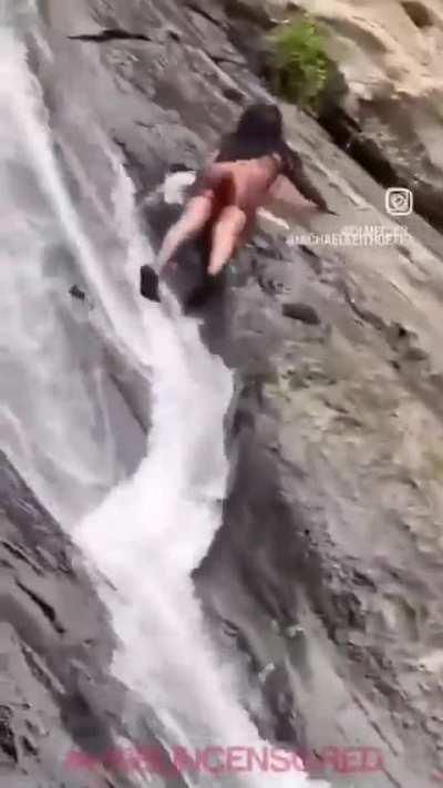 Everyone turned around at just the wrong moment 