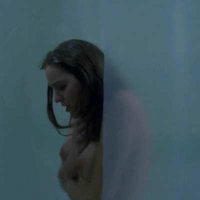 Marion Cotillard washing her big tits