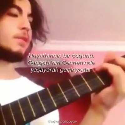 Genç porçay gangsta paradise söylüyor (bunu nerden buldum sormayın bende bilmiyorum)