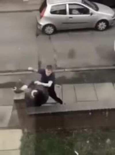 man stops burglar from escaping