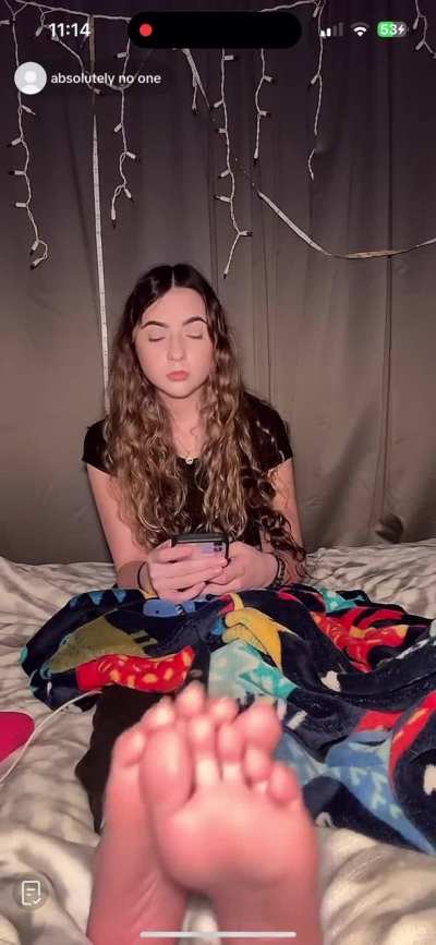 FINALLY @no one FEET!