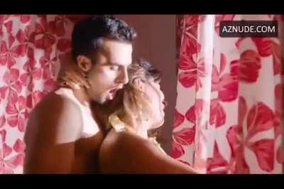 Kirti Kulhari's super hot scenes