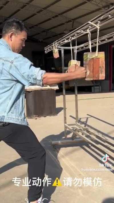 👉🫱👉🫱👉🤜 💥🧱