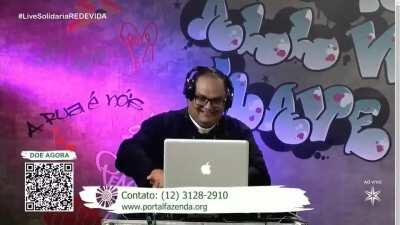 Pe. DJ Zeton manda AQUELE ao vivo.