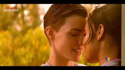 Batwoman: Ruby Rose & Meagan Tandy - (s01e01) - *AI ENHANCED & NO MUSIC*
