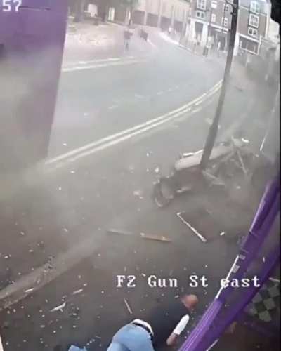 Bussbrain brutally assaults off duty kkkar user.