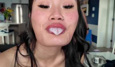 [Lola Tessa F19]Letting my friend’s daddy [50M] unload in my mouth