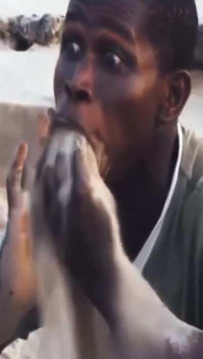 O Kumu ağzımda cam yaparım