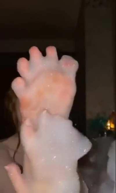 Lesbian worship in the tub