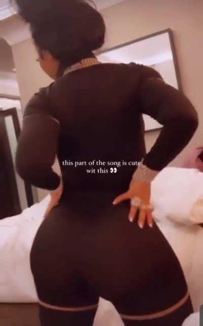 Y’all ah eat her ass too or I’m trippin??👀