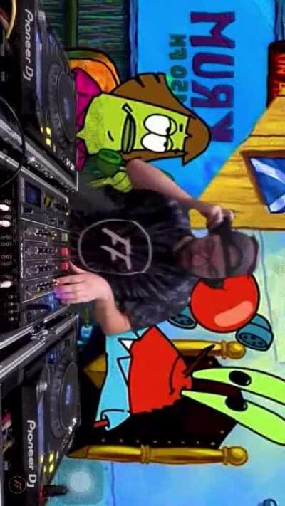 Can anyone ID this track? Pretty sure it’s by DJ uSayBFlow. Need the exact track tho. Thanks