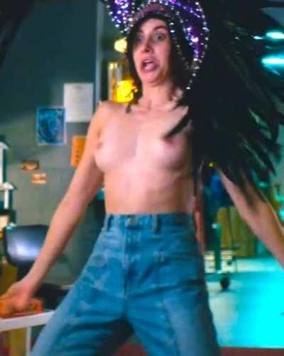 Made a new edit of Alison Brie's sexy GLOW shake...