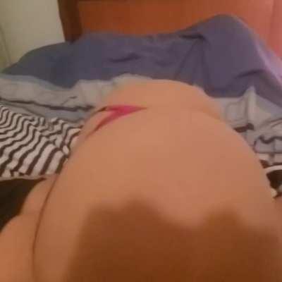 I know most of you don't like Samantha but, here is a throw back vid of her butt! My smiling girl 👧🏻💗