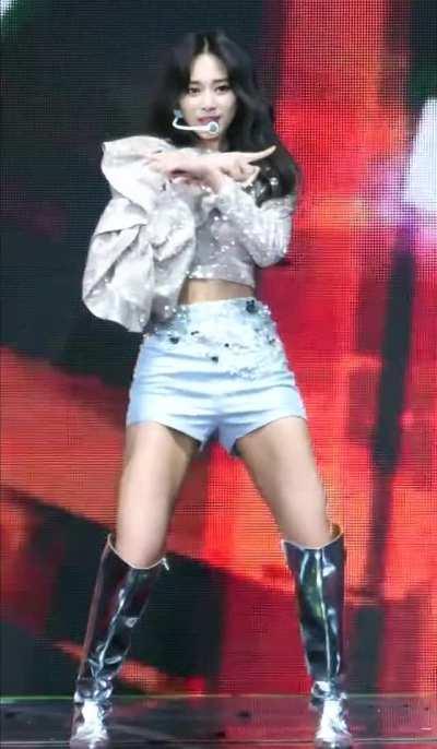 200105 - Tzuyu with the moves