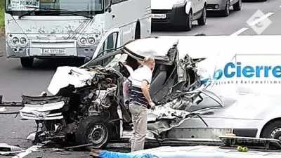 Distracted driver opens his van like a can of tuna