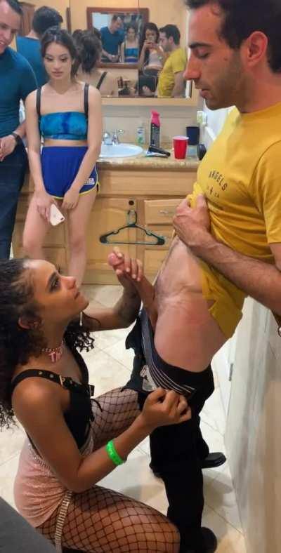 Daddy's girl loves fucking and sucking👇her full length tapes in commenz 👇