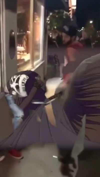 Nada pega más fuerte que la nostalgia. Excepto un padrastro borracho.