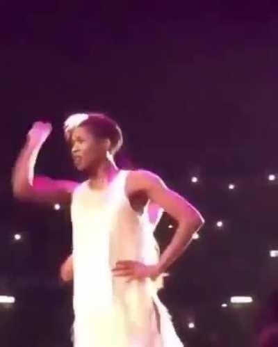 I fucking love her legs and ass 🤤🤤