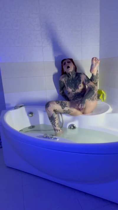 Kiss my big pussy lips