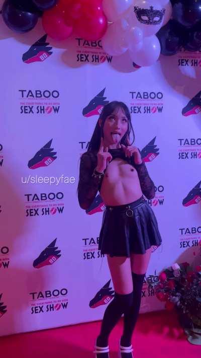 I flashed hundreds of people at a fan expo while I was getting photographed😇✨