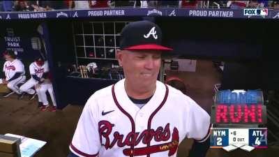 [Highlight] [Highlight] Matt Olson hits a solo home run while his manager, Brian Snitker, is being interviewed.