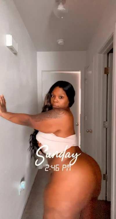 Chocolate Cake by the pound..wanna slice baby 💋🍫🎂