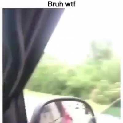 Спасайте. Что за музыка играет с 20-й секунды в машине?