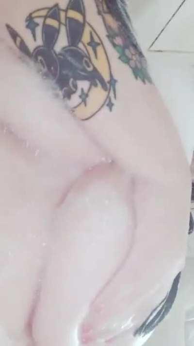 Aquí está uno de los videos del set de espuma donde tiene un descuido ( miren el minuto 16 hasta 17 luego me lo agradecerán)