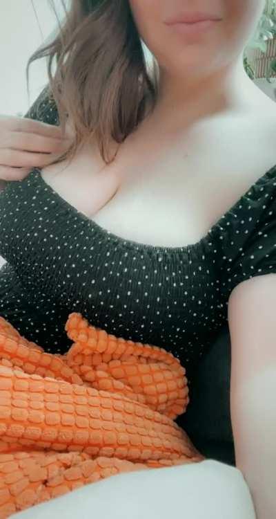 Even when I’m at my friends house I will still make time to flash you! ♥️