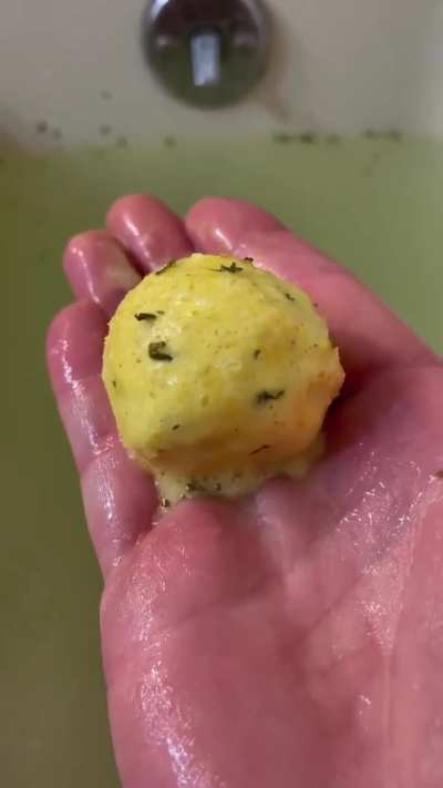 Ramen bath bomb