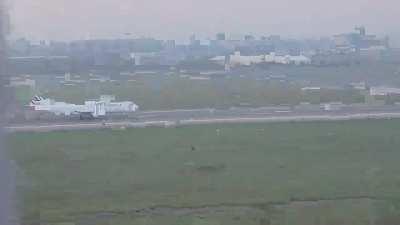 I took a video of a plane taking off while we were landing 