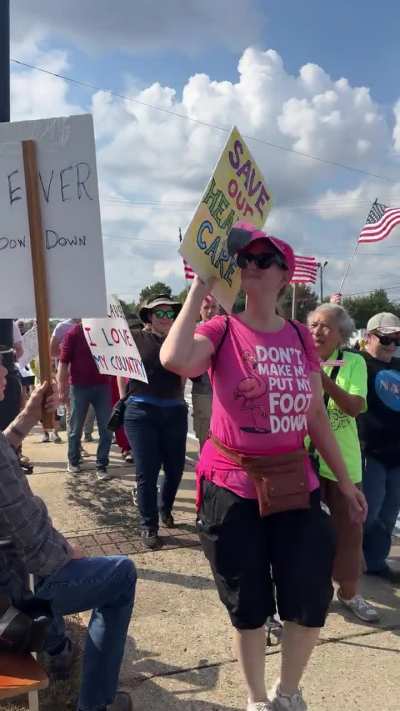 This fuckin baddie peepaw thanking everyone for coming to the protest