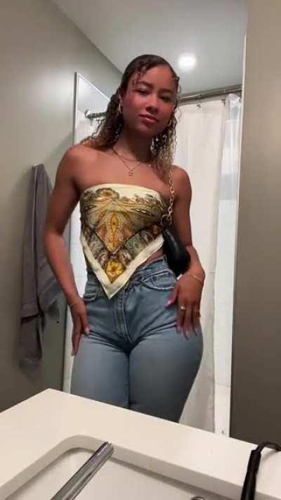 Lexie huge ass in tight jeans