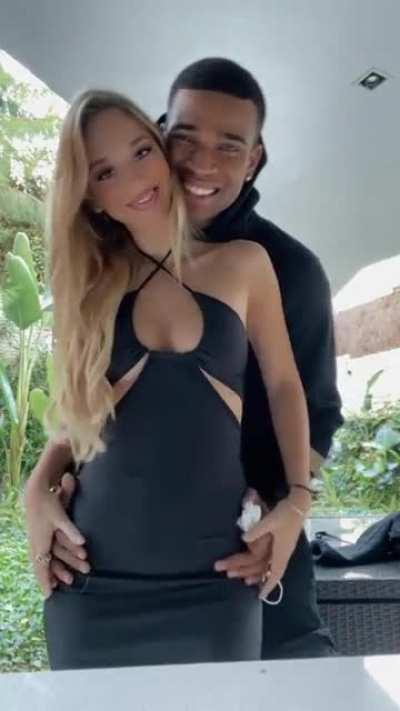 His STUNNINGLY GORGEOUS QUEEN Keeps Him Happy👸🏼🤴🏿