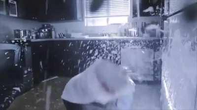 Hagan chistes en los comentarios acorde a este video: